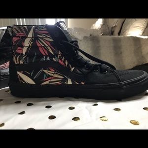 Vans high tops. Men’s 8.5 Women’s 10 . Tropical